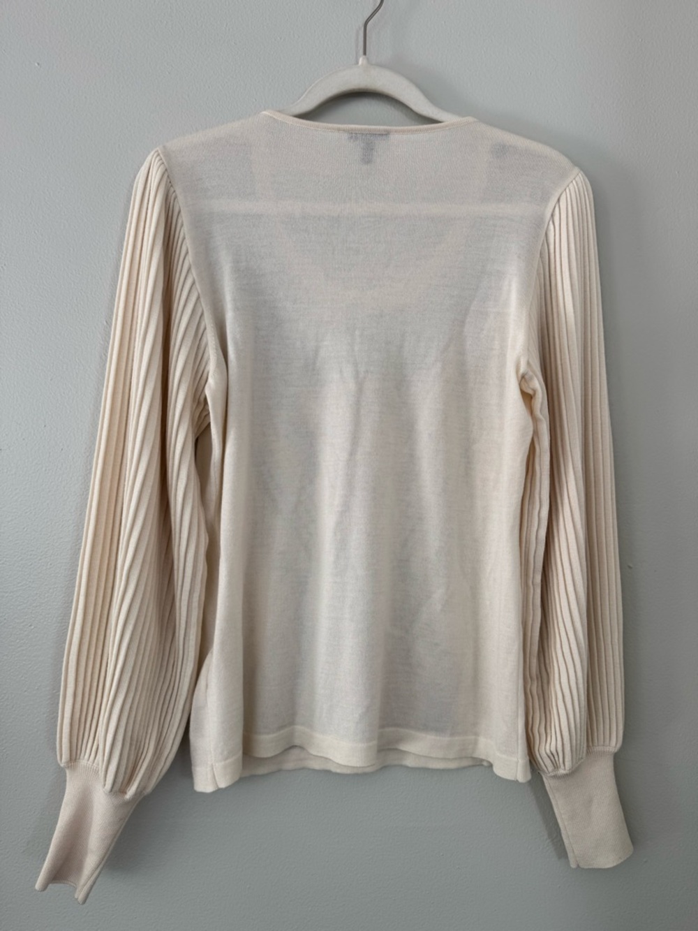 Escada Shareen Sweater in Off-White . Medium - Picture 7 of 7